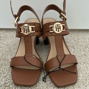 NWT Tommy Hilfiger Sandals Size 7